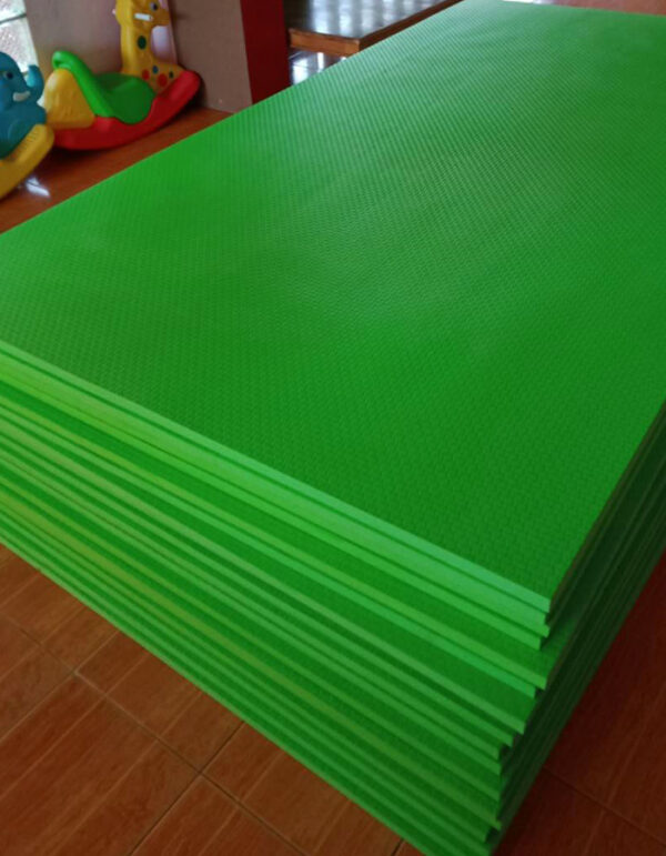 สีสดใสหนา 15 มม. ขนาดแผ่น 140*240 ซ.ม.